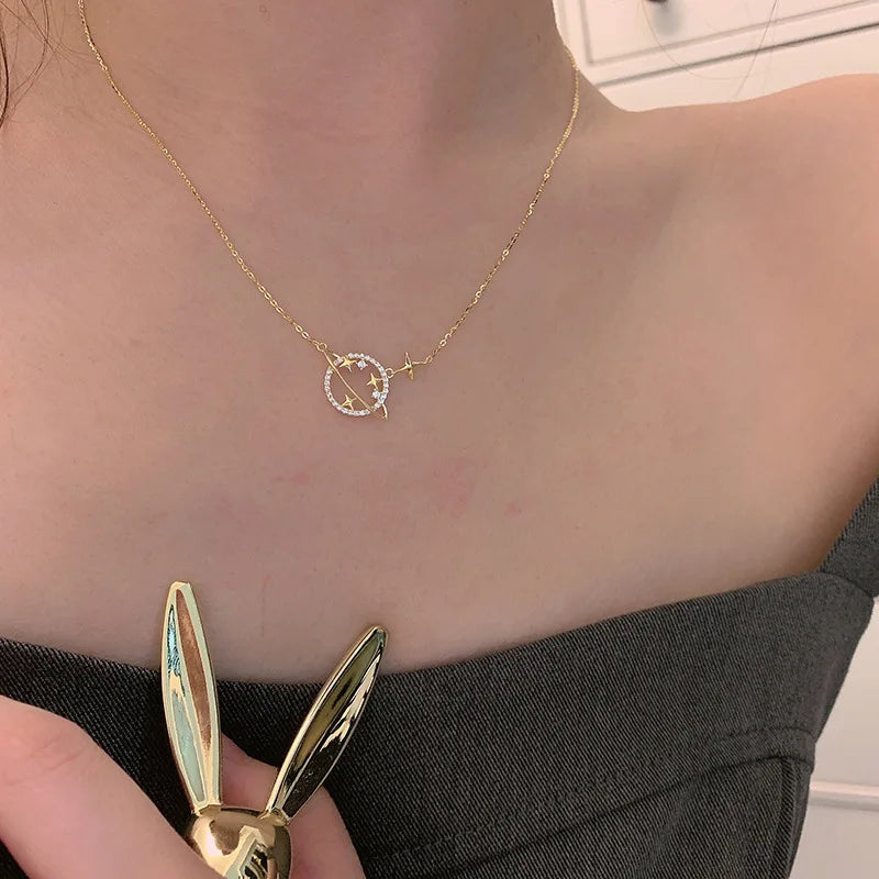 Collar Órbita · Planeta Dorado con Circonita